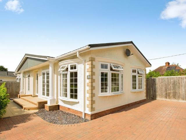 Park Home for sale in Arrington, Cambridgeshire