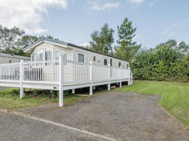 Park Home for sale in Stokesby, Norfolk