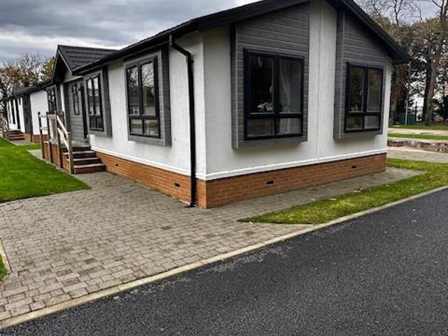 Park Home for sale in Clayton West, West Yorkshire