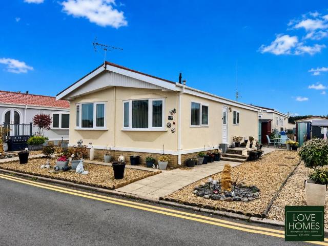 Park Home for sale in Peel Hill, Lancashire