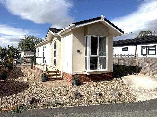 Park Home for sale in Barton In Fabis, East Midlands