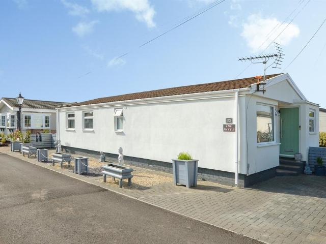Park Home for sale in Slip End, Bedfordshire