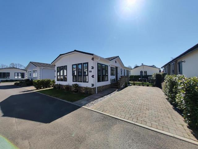 Park Home for sale in Finchampstead, Isle Of Man