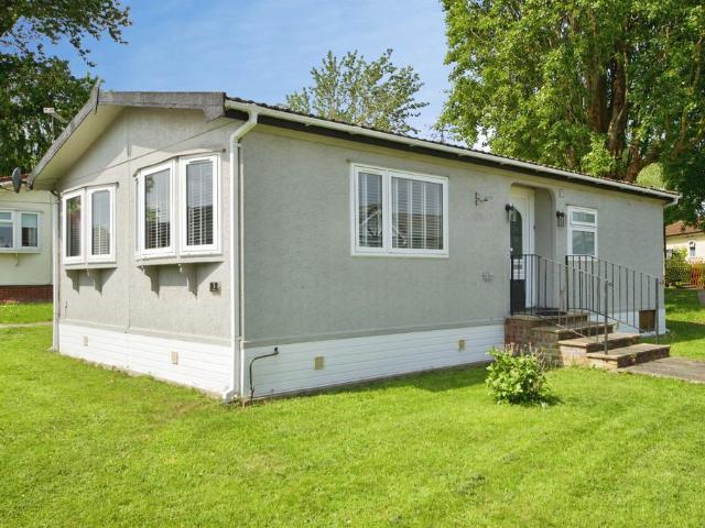 Park Home for sale in Greater London