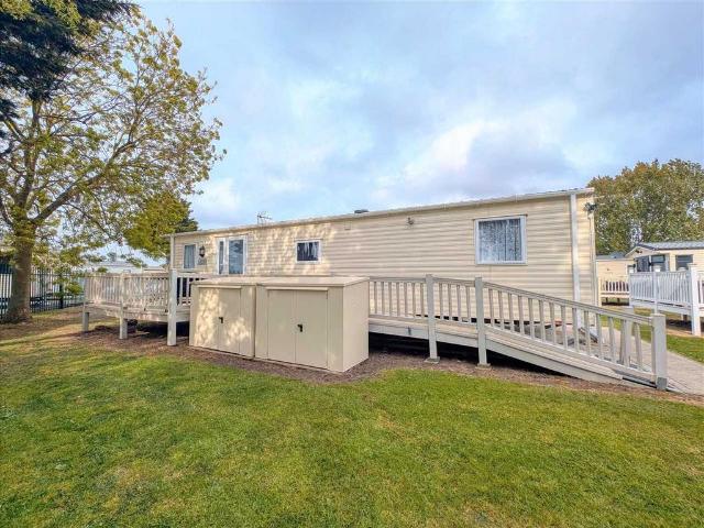 Park Home for sale in Dale Hill, Essex