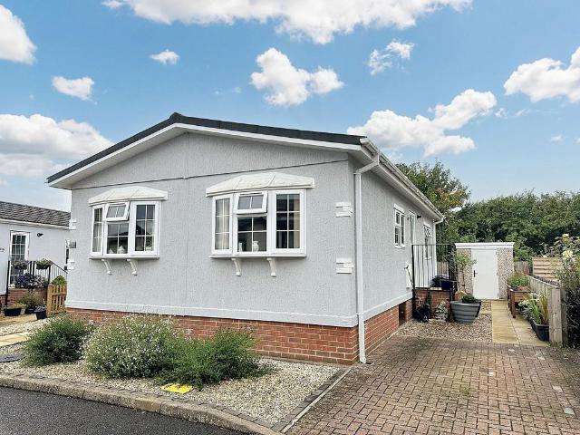 Park Home for sale in Barholm, Lincolnshire