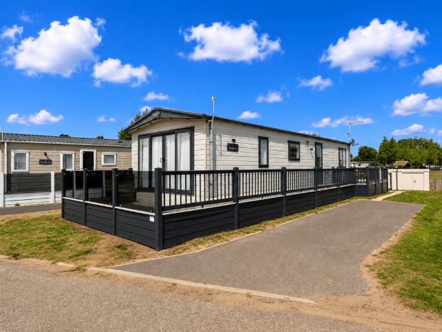 Park Home for sale in Fordham Heath, Essex