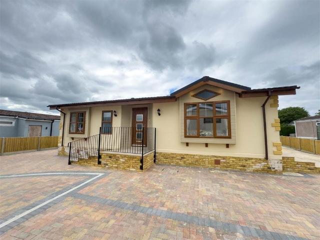 Park Home for sale in Bray