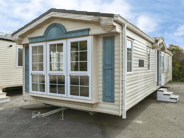 Park Home for sale in Ashby De La Launde, Lincolnshire