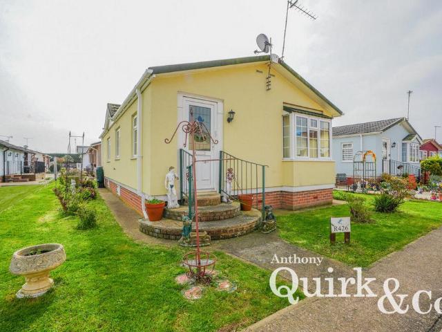 Park Home for sale in Canvey Island