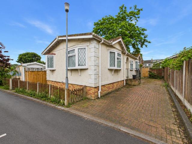 Park Home for sale in Thundersley, Essex