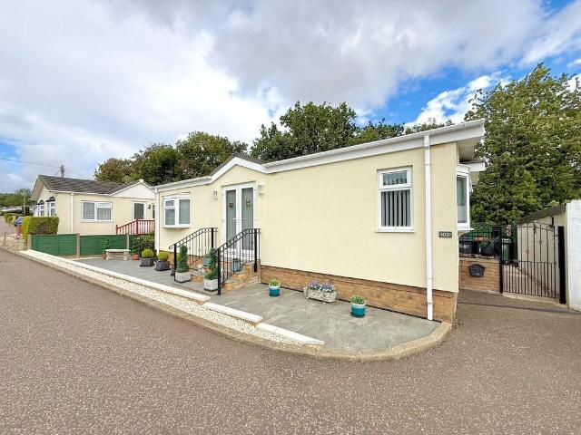 Park Home for sale in Whipsnade, Bedfordshire