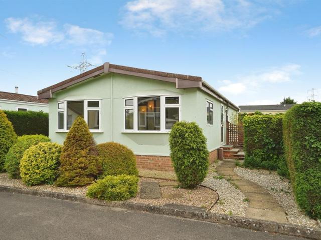 Park Home for sale in Fossebridge, Gloucestershire