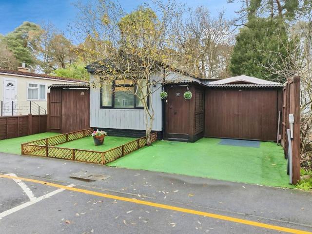 Park Home for sale in Finchampstead