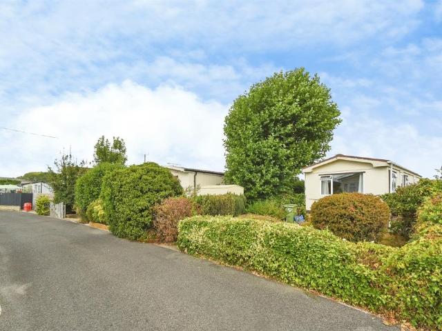 Park Home for sale in Lechlade, Fossebridge