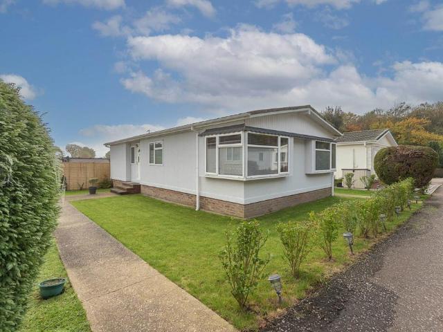 Park Home for sale in Cholesbury-cum-St Leonards, Chesham
