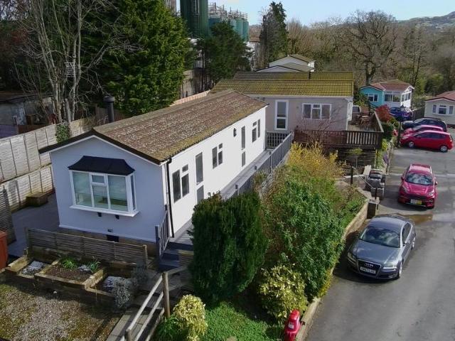 Park Home for sale in Charlesworth, East Midlands