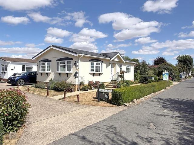 Park Home for sale in Barholm, Lincolnshire