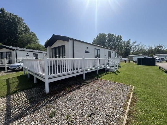 Park Home for sale in Broxbourne, Hertfordshire