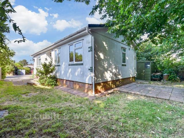 Park Home for sale in Box Hill Village, Pachesham Park