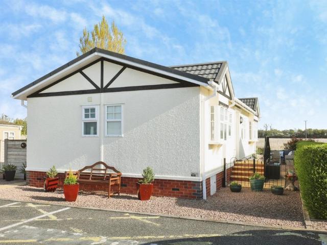 Park Home for sale in Alderminster, Warwickshire