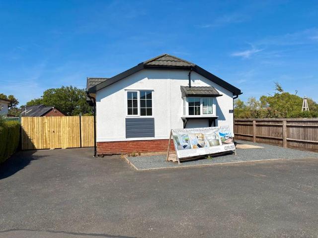 Park Home for sale in Forthampton, Worcestershire