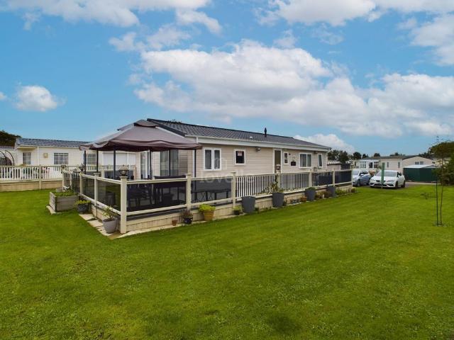 Park Home for sale in Witham St Hughs, Ashby De La Launde