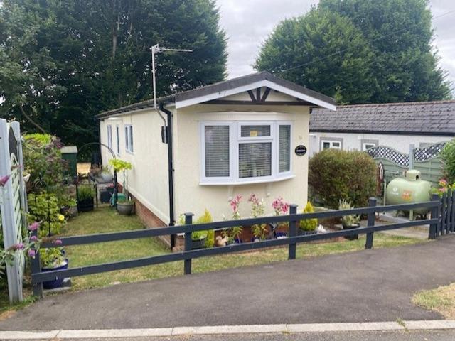 Park Home for sale in Chesham, Chartridge