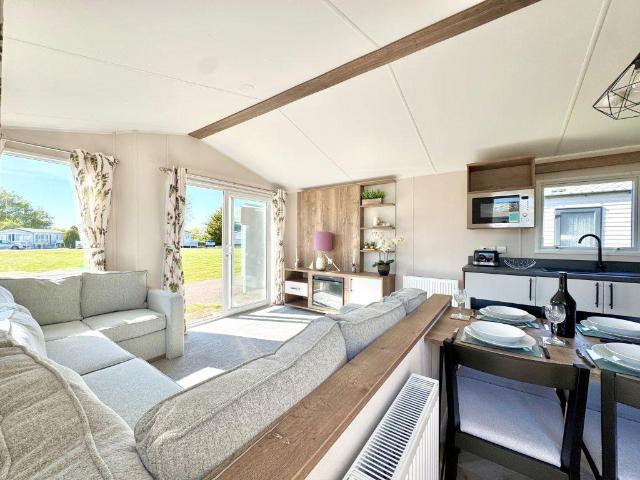 Park Home for sale in Dale Hill, Essex