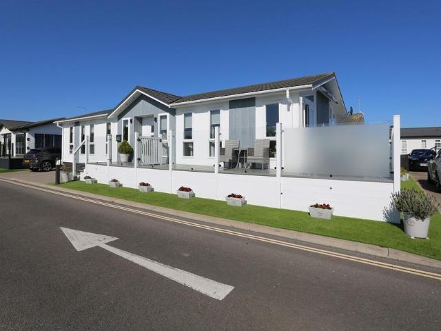 Park Home for sale in Canvey Island