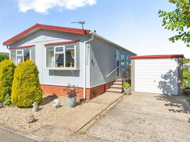 Park Home for sale in Barholm, Lincolnshire