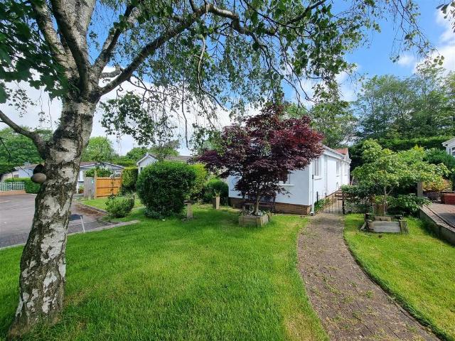 Park Home for sale in Bromsgrove, Worcestershire