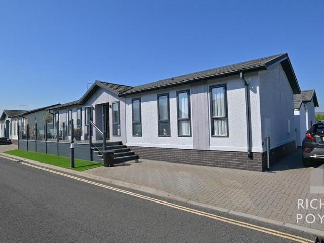 Park Home for sale in Canvey Island