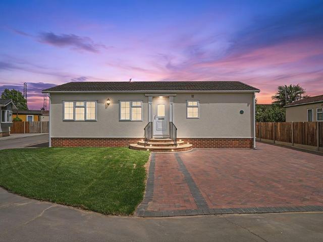 Park Home for sale in Row Town, Surrey