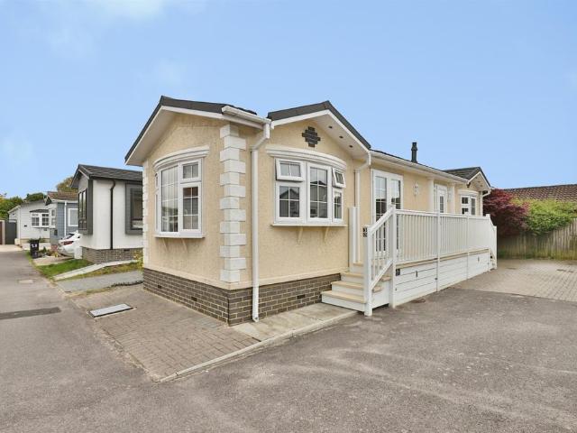 Park Home for sale in Highcliffe