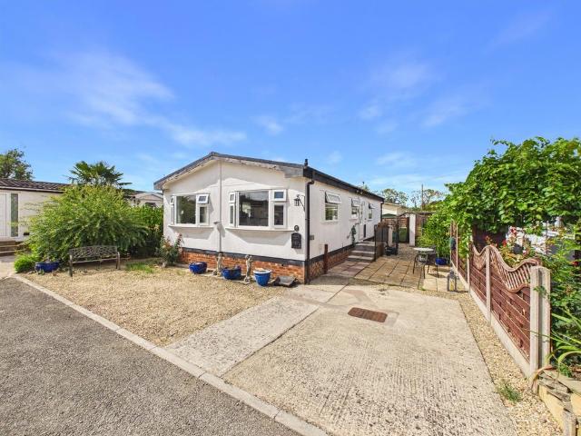 Park Home for sale in The Reddings, Golden Valley