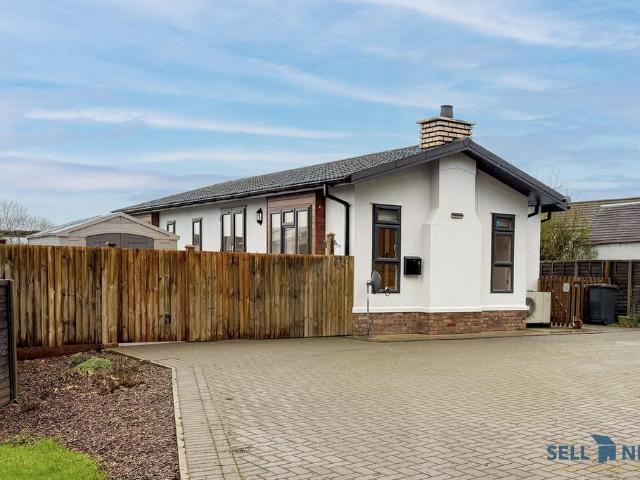 Park Home for sale in Arrington, Cambridgeshire