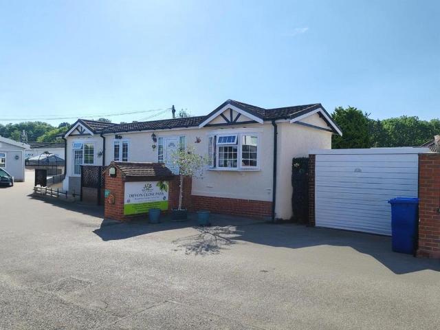 Park Home for sale in Little Sandhurst