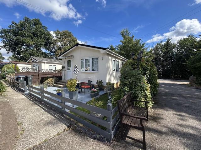 Park Home for sale in Greater London