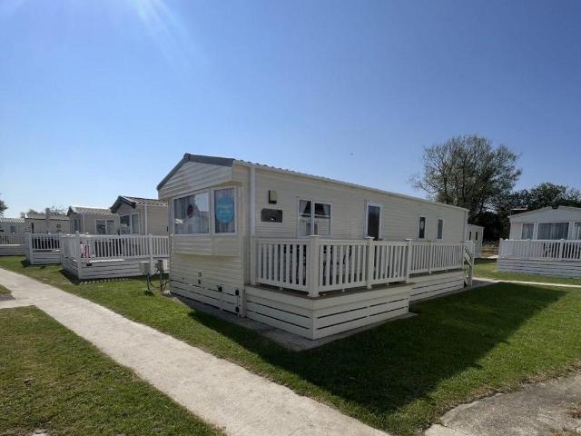 Park Home for sale in Fossebridge, Gloucestershire