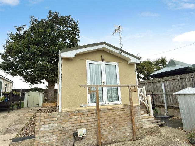 Park Home for sale in Lowestoft, East Suffolk