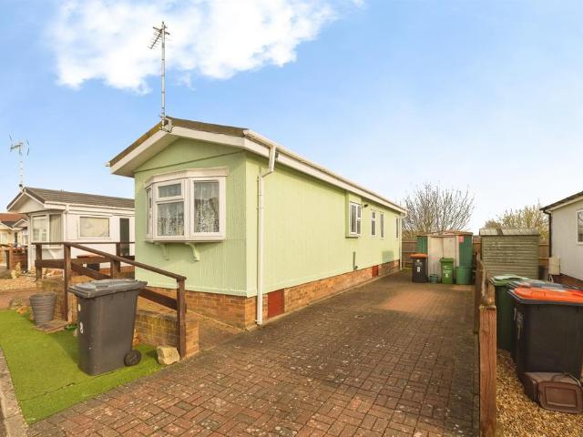 Park Home for sale in Leighton-Linslade, Leighton Buzzard