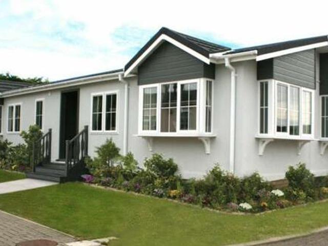 House for sale in Ascot