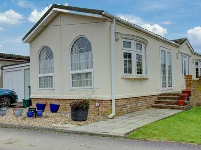 House for sale in Pachesham Park, Surrey