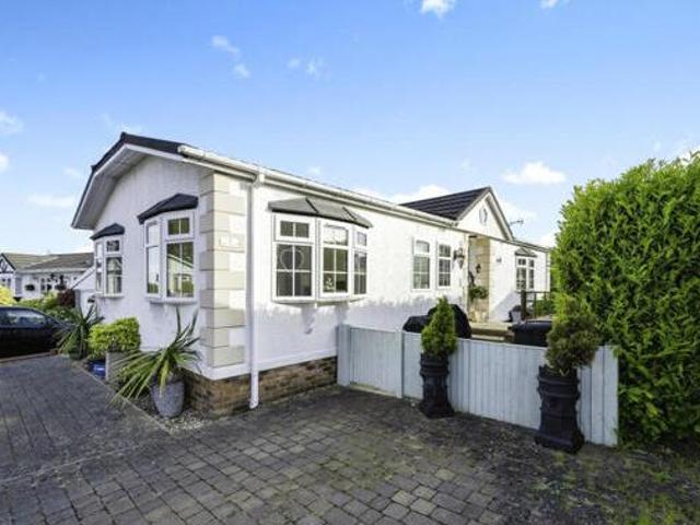House for sale in Luton