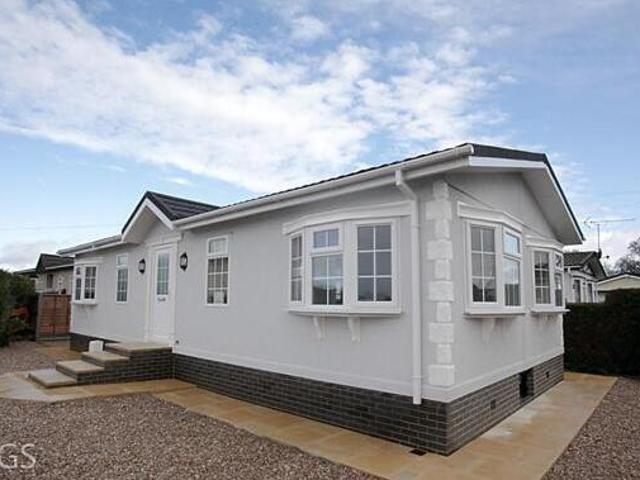 House for sale in Luton