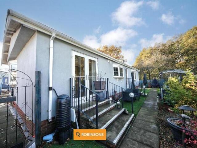 Park Home for sale in Caddington, Bedfordshire