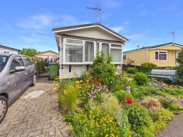 Park Home for sale in Golden Valley, Gloucestershire