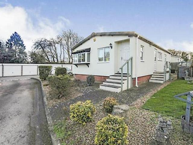 House for sale in Luton