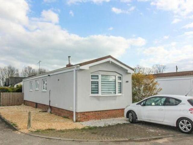 House for sale in Luton